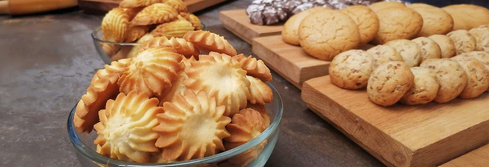 Pastel decoración con flores comestibles