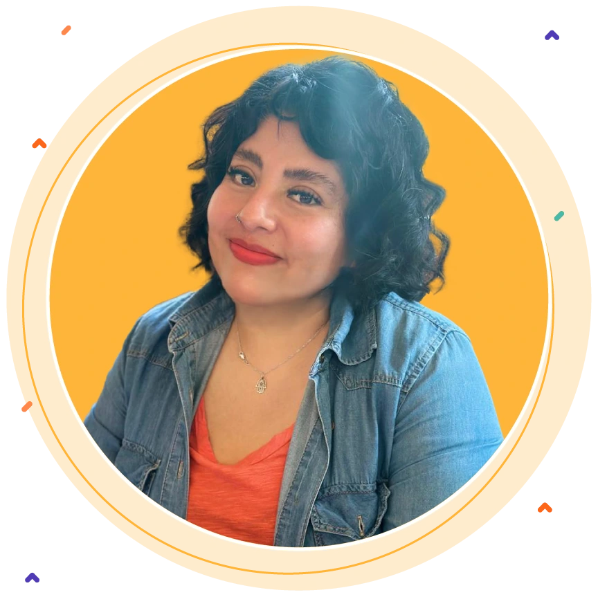 ilustración chango y foto de la propietaria